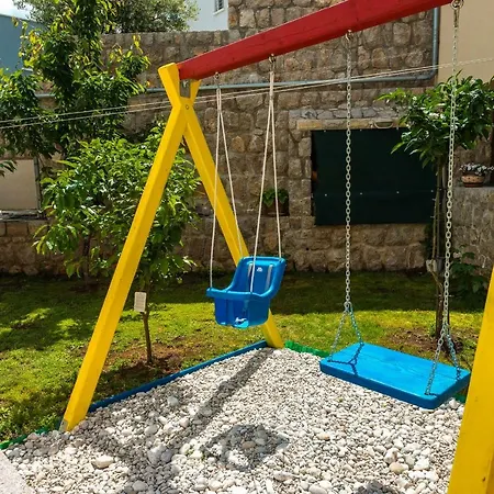 Penthouse Leon Daire *