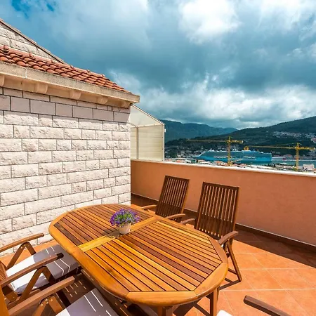 Daire Penthouse Leon