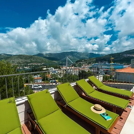 Penthouse Leon