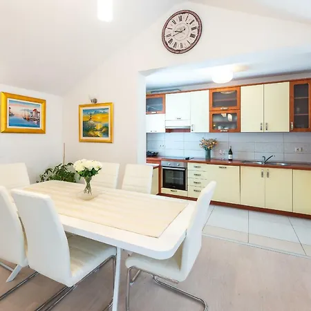 Penthouse Leon Apartman *